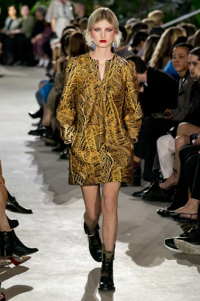 Look 38